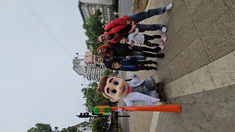 Dr. Titán con familia