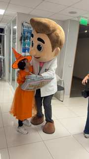 Dr. Titán con niños